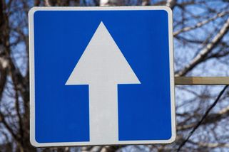 Drahý cyklisto, jedeš špatným směrem! Motoristé zuří nad neřádem v ulicích
